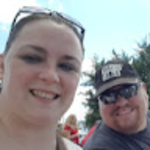 Meet your Posher, Danielle - Picture 1 of 1